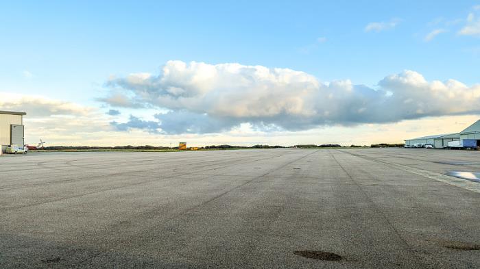 商品电视摄像机，数字照相机及视频摄录一体机从中国香港选用船运输送到达英国谢菲尔德