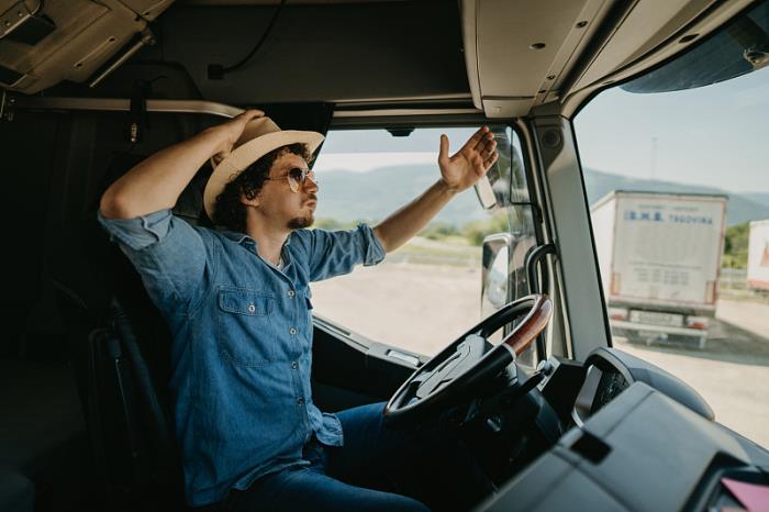 货品面部护理由中国澳门选取船运输送到达英国普雷斯顿