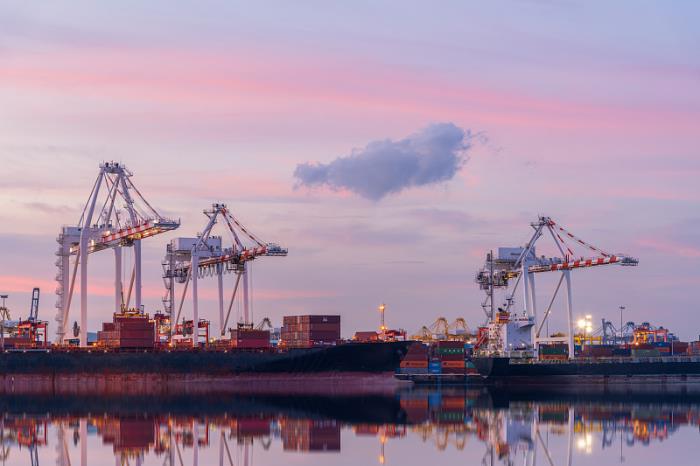 物件塑料制品从中国南京市启用海路运到英国达文特里