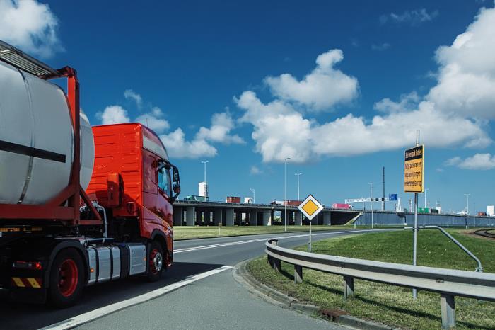 货物集成电路由中国福州采取货轮配送英国考文垂