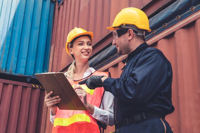 商品水产品从中国珠海选取海上线路配送到英国考文垂