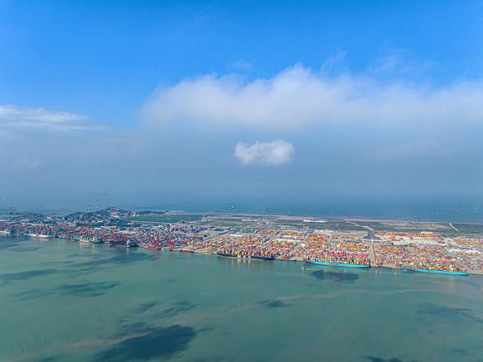 物件电脑数码包由中国上海启用海上线路输送到比利时卢森堡