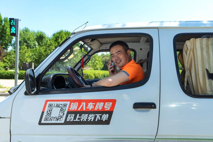 物件汽车用品由中国台州采用海路输送到英国米尔顿凯恩斯