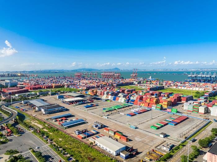 商品家具从中国台湾选择货轮驳运到英国米尔顿凯恩斯