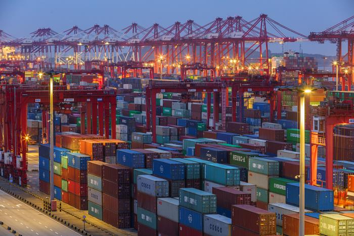 物品卷烟从中国济南采用水运配送英国卢顿