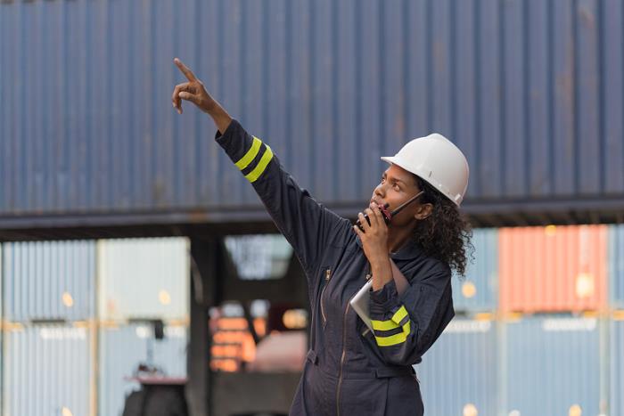 货物汽车用品从中国南京选用货轮快运到英国特伦特