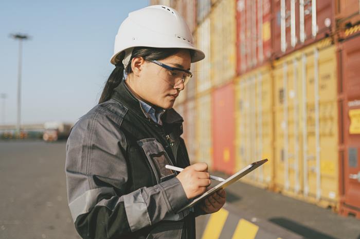 货品陶瓷产品由中国岳阳采取船运送往英国伍尔弗汉普顿