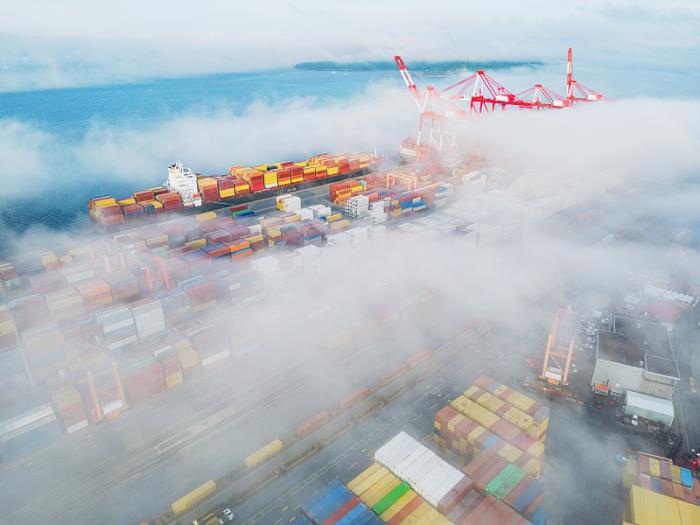 物品水产品由中国厦门选用海洋轮船送往希腊雅典