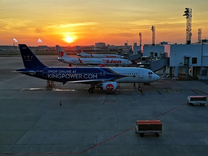 货品智能设备由中国上海采取海运航线运到英国特伦特