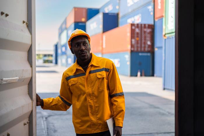 物件集装箱由中国深圳启用水运快运到阿尔巴尼亚巴伊拉姆 物件集装箱由中国深圳启用水运快运到阿尔巴尼亚巴伊拉姆