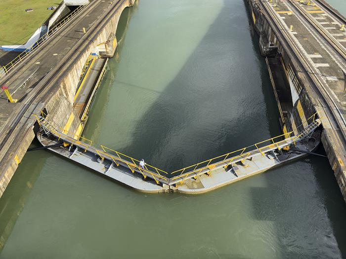 物品硫酸铵由中国苏州选用航运运输到加拿大渥太华