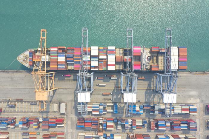 物品泵由中国珠海选用海路运输到英国伯明翰