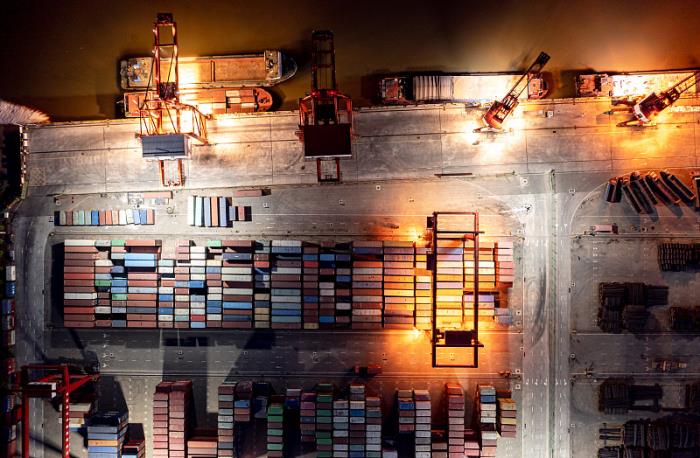 产品碎米从中国抚顺选取货轮送到英国卡迪夫