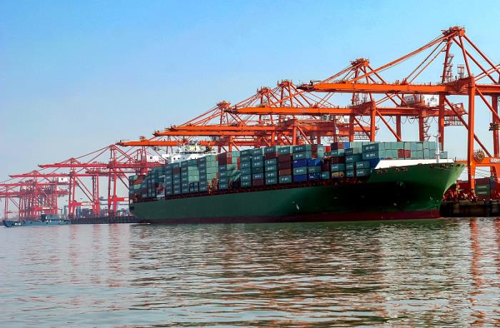 货物集装箱船由中国上海采用船运送到英国达文特里 货物集装箱船由中国上海采用船运送到英国达文特里