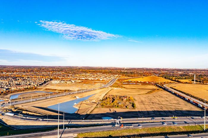 产品塑料制品由中国大理选取海上线路输送到英国谢菲尔德