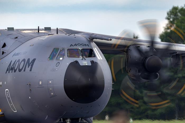 物件肥料由中国上海启用海运快运到英国斯托克