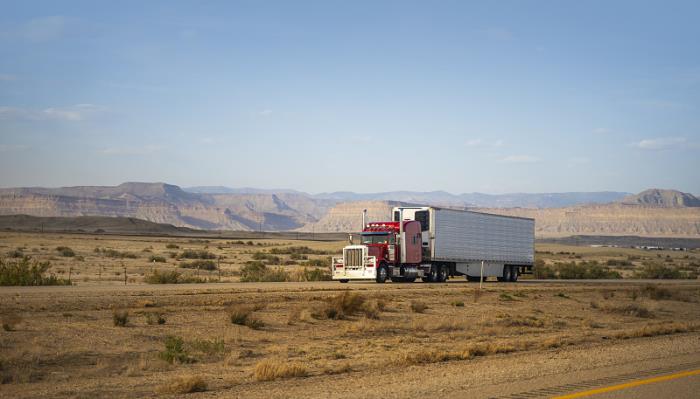 物件手机通讯从中国广州采用海洋轮船驳运到英国纽卡斯尔