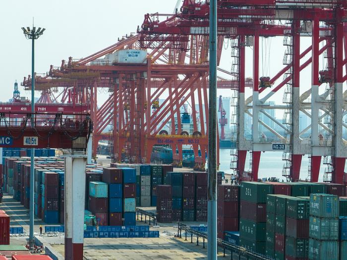 货物礼品由中国成都挑选货船运送到英国米德尔斯堡