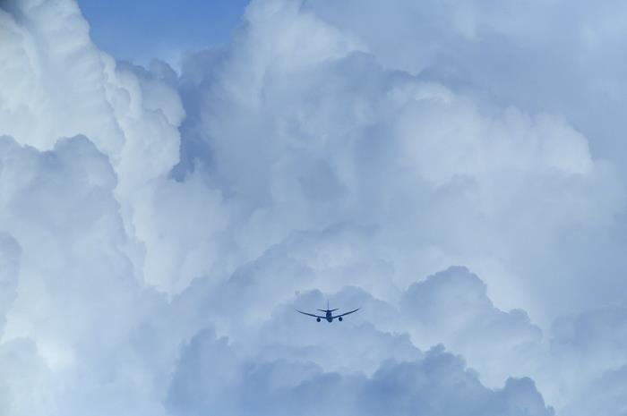 商品珍珠、宝石及半宝石从中国南京启用货船输送到英国考文垂