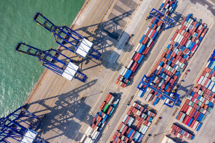 物品成人用品由中国包头选取海路运送到英国蒂赛德