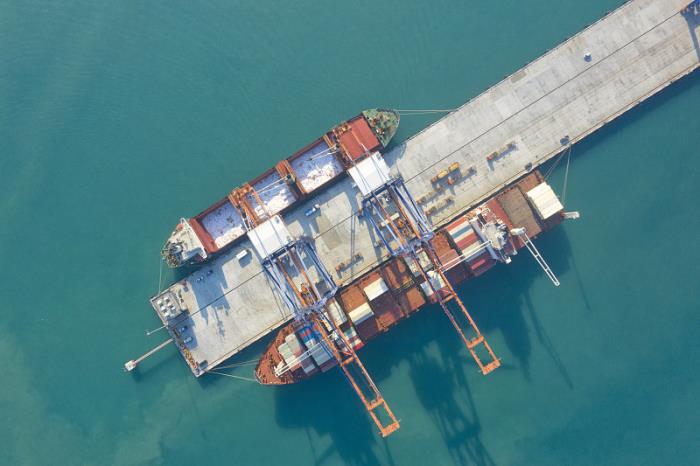 货物五金电工从中国深圳挑选货船驳运到英国特伦特