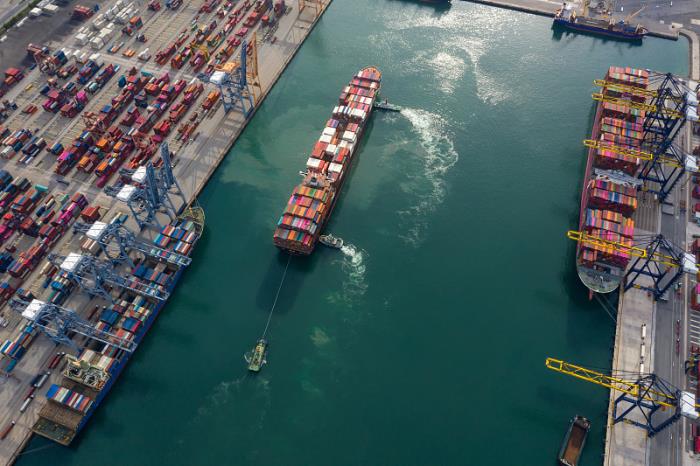 货物休闲零食从中国无锡启用航运送到英国格拉斯哥