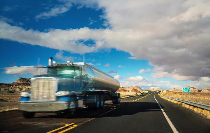 货品家电由中国淄博挑选货船运到