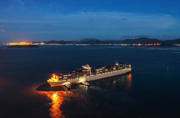 产品水泥及水泥熟料由中国珠海启用船运输送到