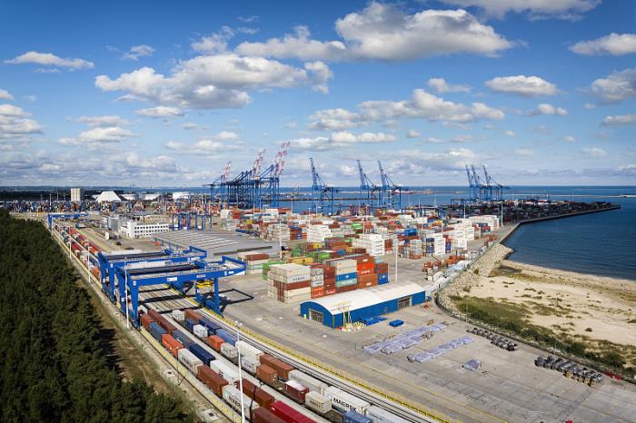 货品压缩机从中国包头挑选船运配送到