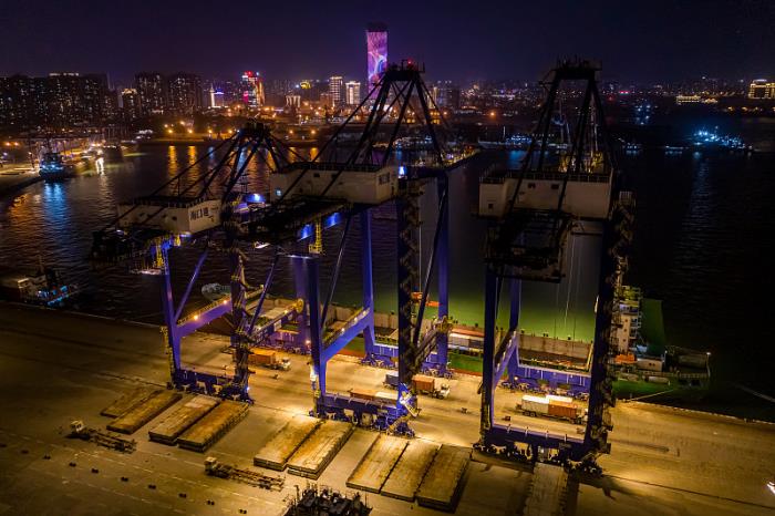 物件汽车用品由中国珠海挑选海洋轮船运到 物件汽车用品由中国珠海挑选海洋轮船运到