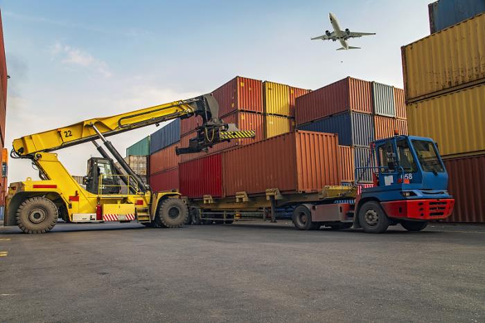 物品客车（十座及以上）由中国苏州选取航运送往