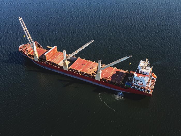 英国重要的国际海运港口使用移动式起重机