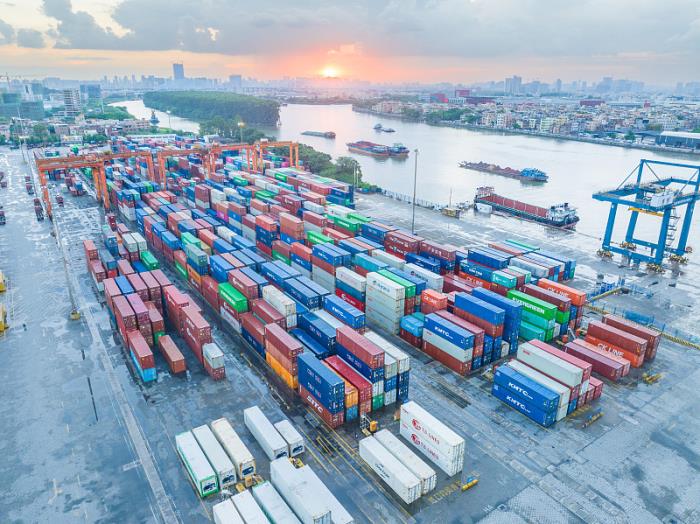 物件尿素由中国邢台启用海洋轮船输送到达韩国首尔