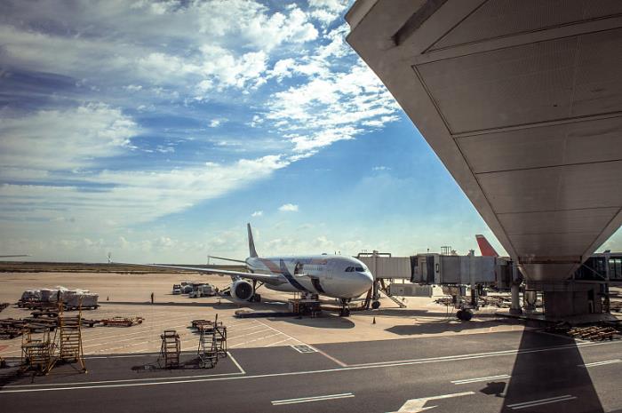 货物男包女包从中国台湾采用船运输送到达