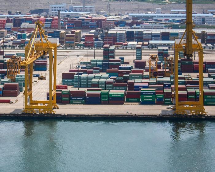 海运到英国专线的运输成本及相关因素