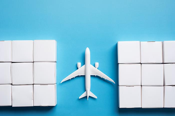 物品体育用品及设备从中国青岛挑选海路运输到