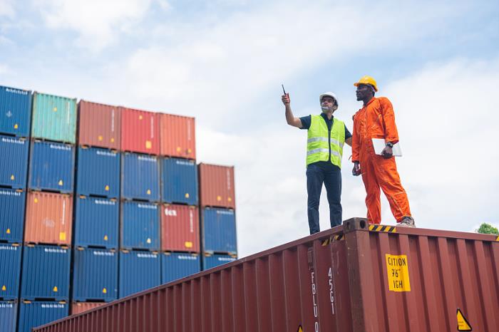 货品肥料由中国福州启用航运送往