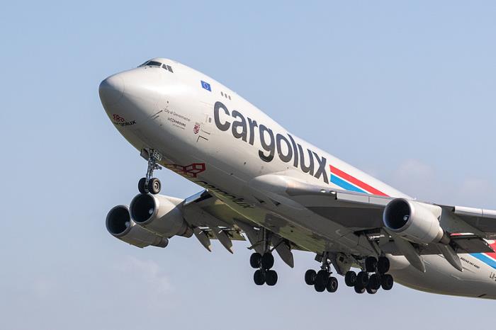 物件童装从中国上海市挑选船运运输到