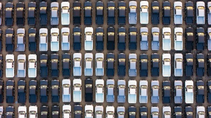 美英国际海运集装箱船在红海海运同行并不安全