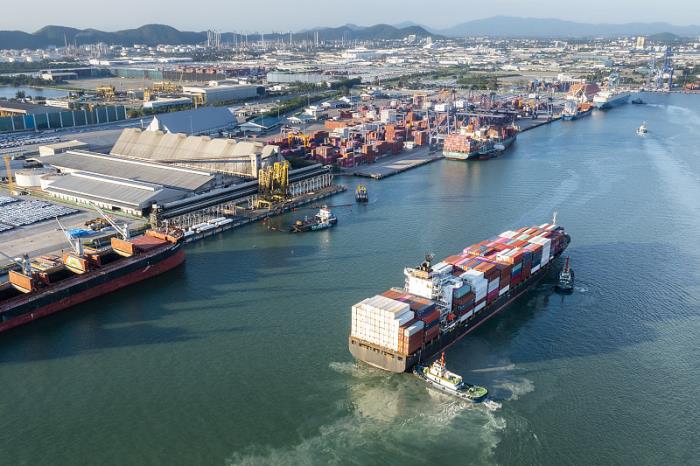 商品工具由中国香港采取航运快运到匈牙利瓦茨