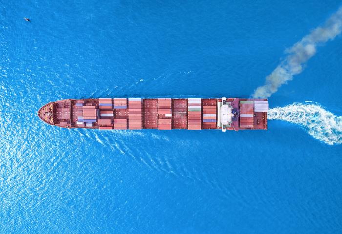 商品服装鞋包由中国西安挑选海路驳运到