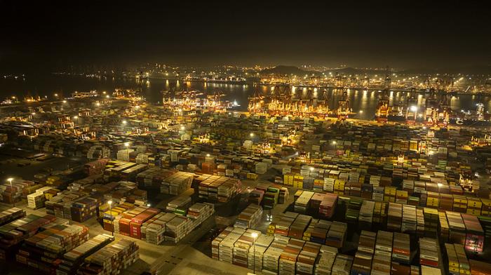 物件针棉纺织从中国无锡选用货轮驳运到