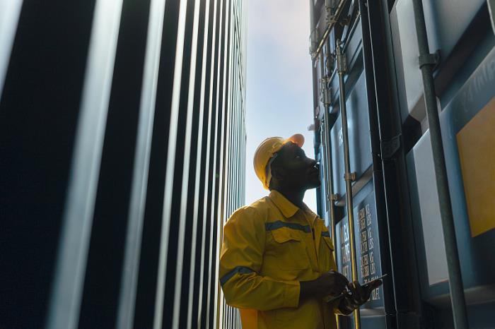 往英国寄国际快递怎么收费的？