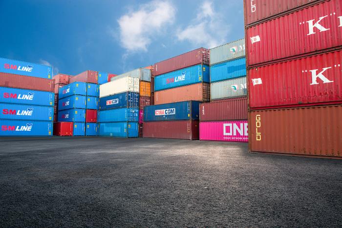 货品家具由中国徐州采取航运运到