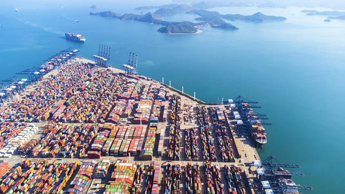商品微波炉由中国青岛采取货船运送到北欧雷克雅未克