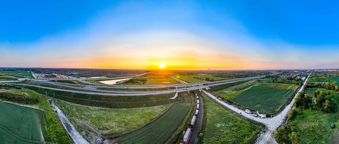 商品电脑数码从中国深圳采用海上线路运输到