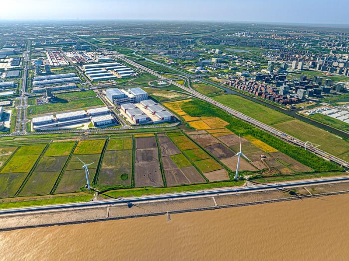 商品橡胶轮胎从中国重庆选用货轮快运到北欧赫尔辛基