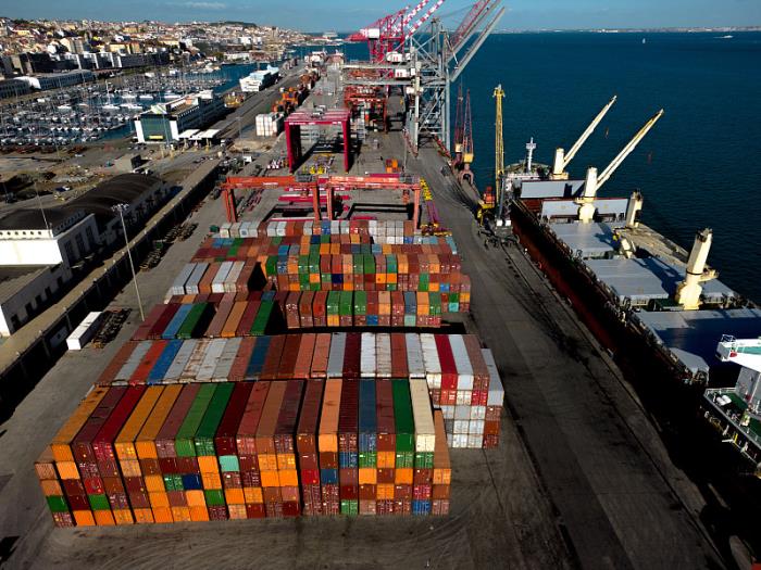 物件木及其制品由中国长春挑选海洋轮船配送到