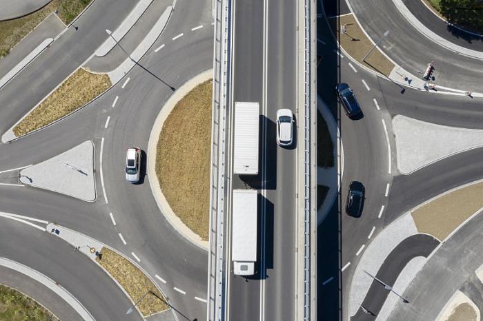 物件乘用车从中国湛江选用海上线路货运到