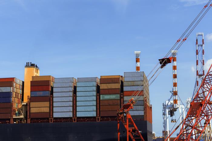 物品美容化妆品及洗护用品由中国青岛启用航运驳运到